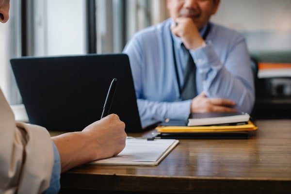 Proceso paso a paso para redactar la guía de discusión de la entrevista con el usuario