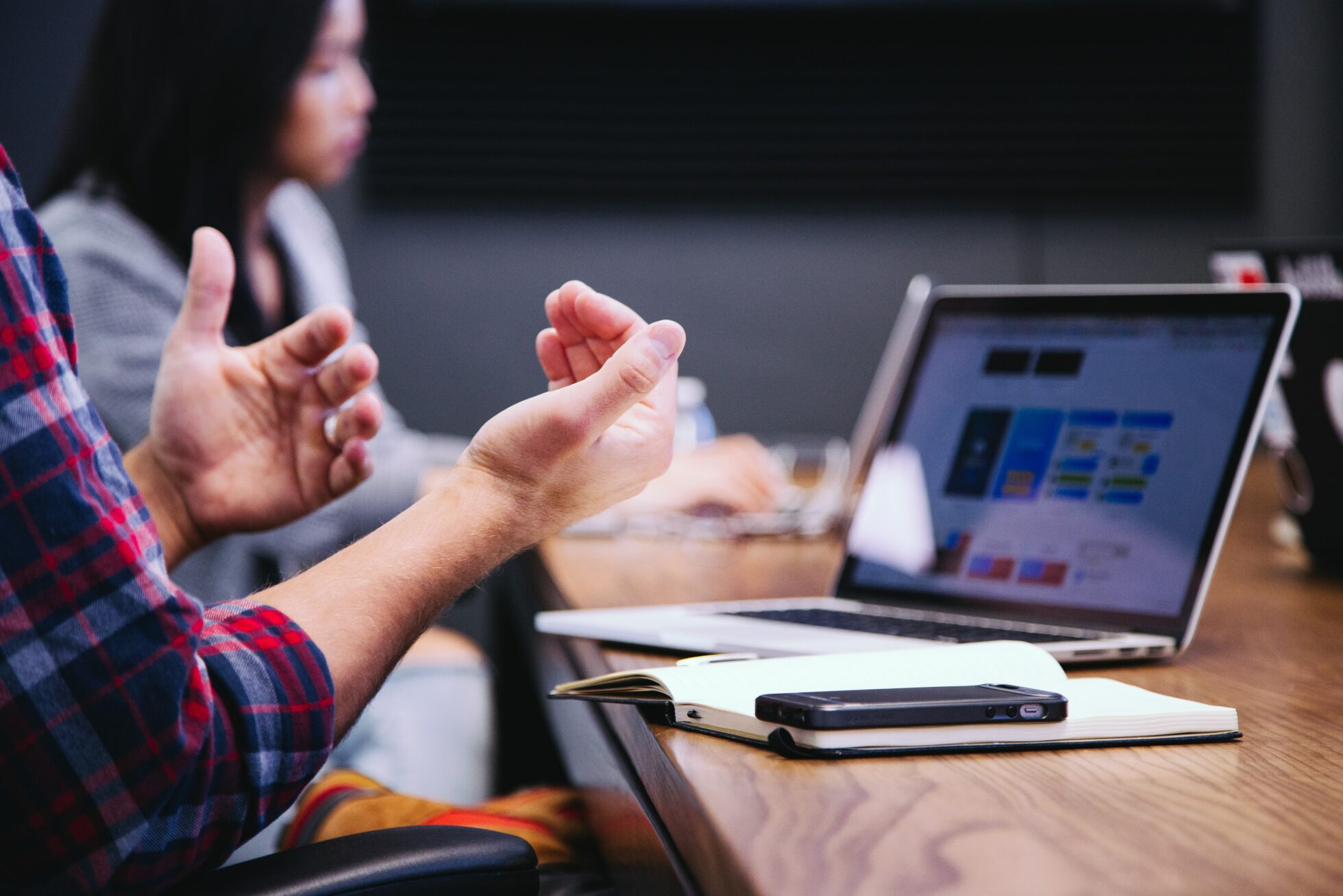 AI meeting assistants help to speed up user research.