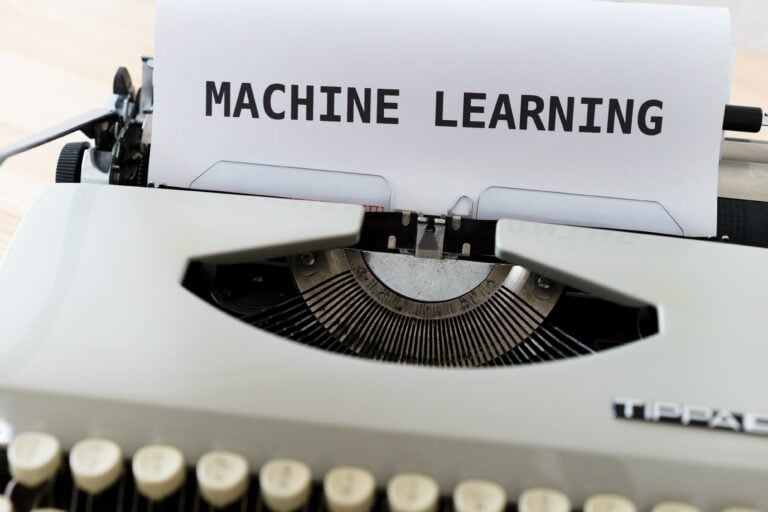 Há dezenas de maneiras de usar o aprendizado de máquina no desenvolvimento de produtos.