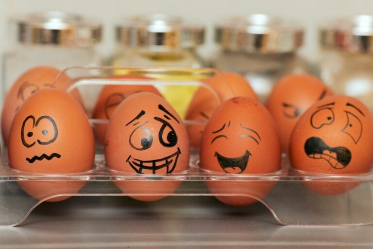 Stimmungsanalyse Gesichter auf Eiern