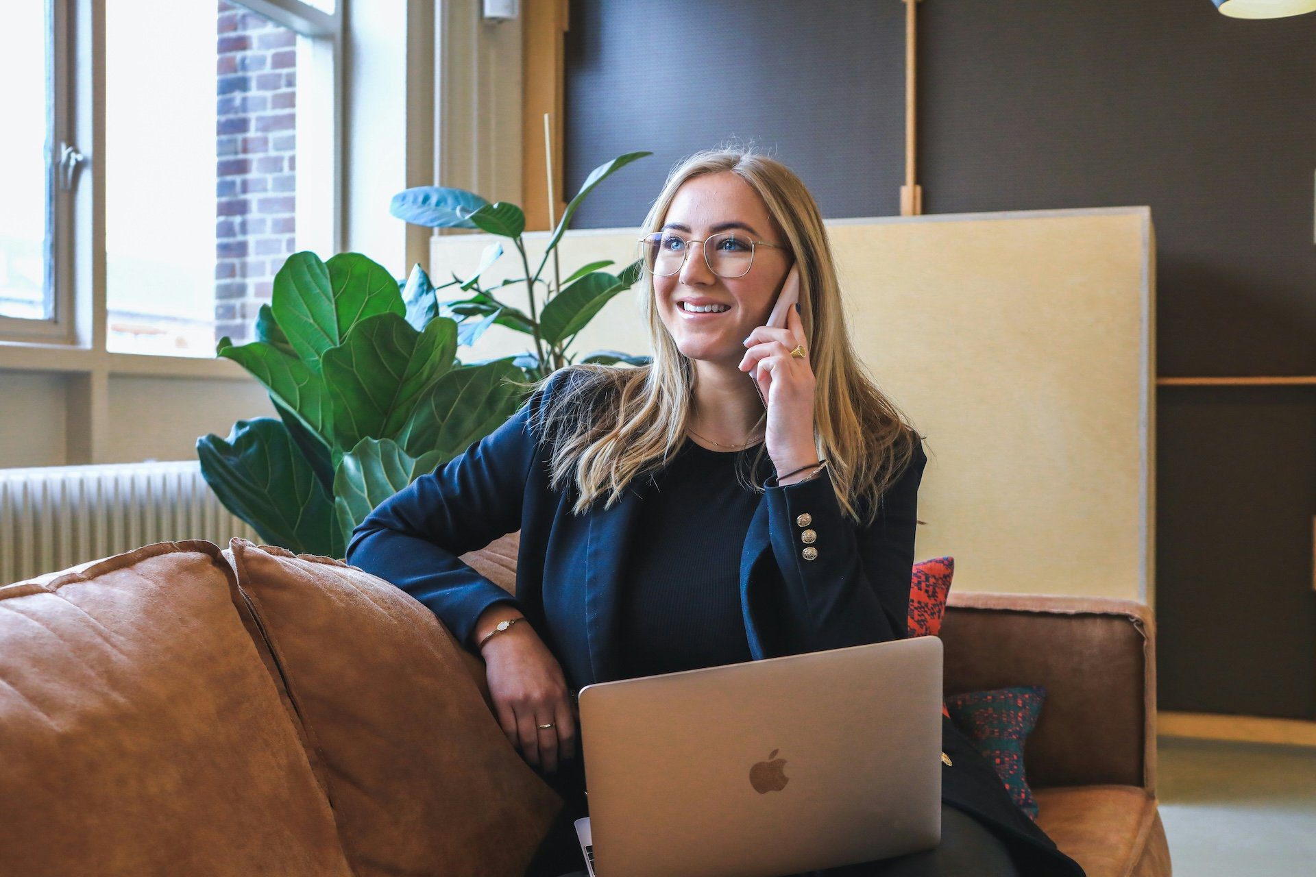 woman with blonde hair talking on the phone to illustrate discovery call strategies